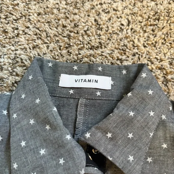 VITAMIN Star Printed Snap Button Closure Gray White Collared Blouse Womens Small - Picture 8 of 12